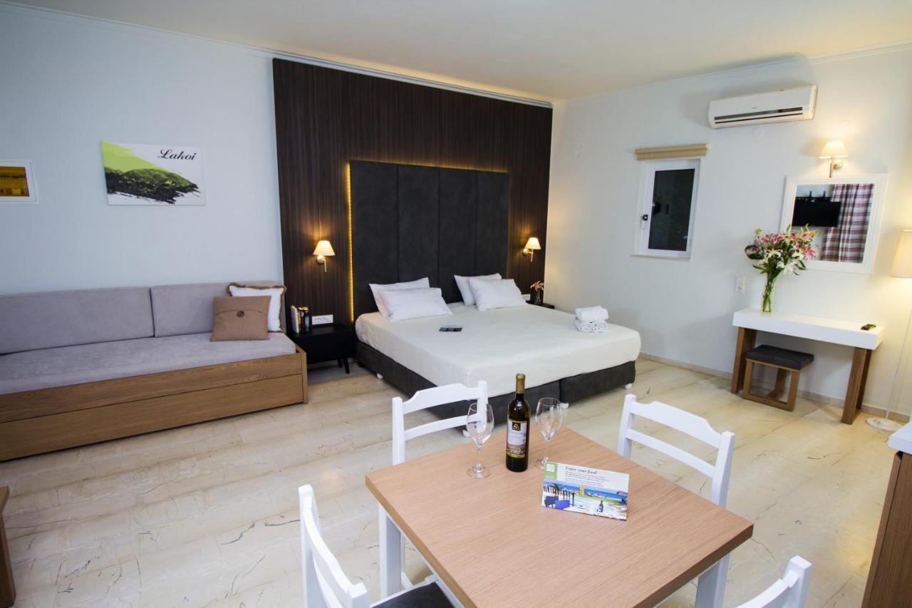 Elia Stalos Apartments Luaran gambar